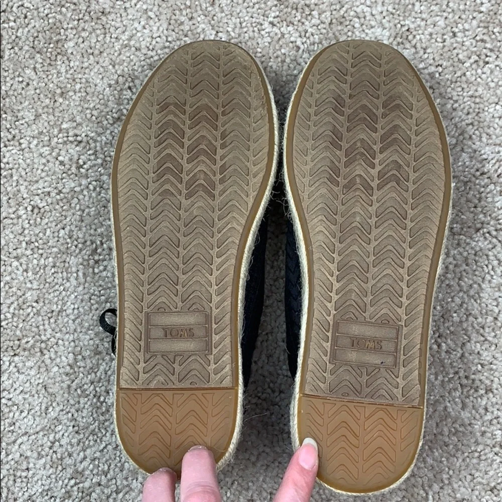 NWOT Toms Lena black arrow espadrilles sz 7
